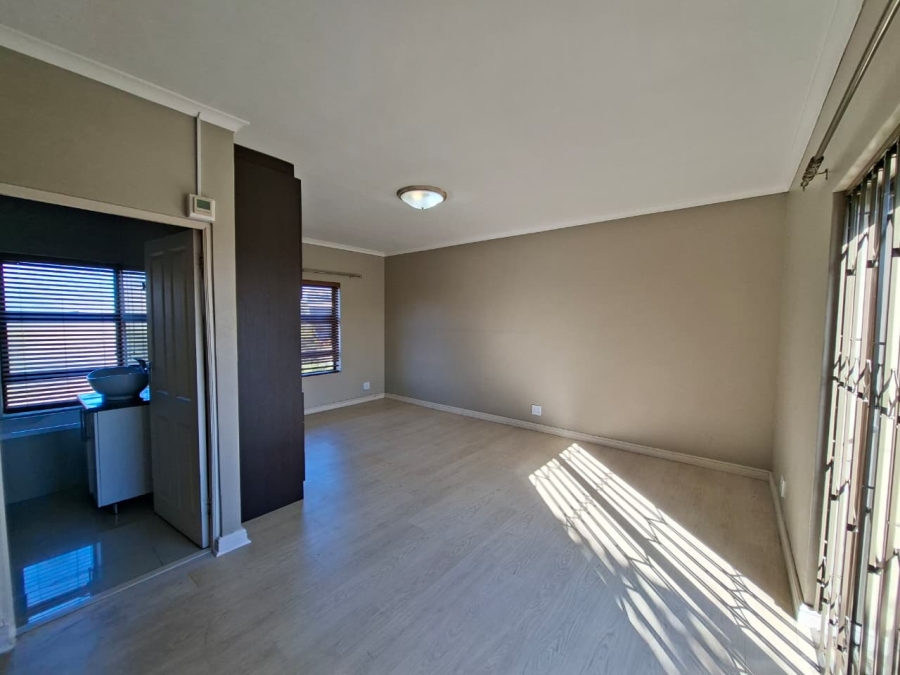 To Let 3 Bedroom Property for Rent in Jakarandas Western Cape